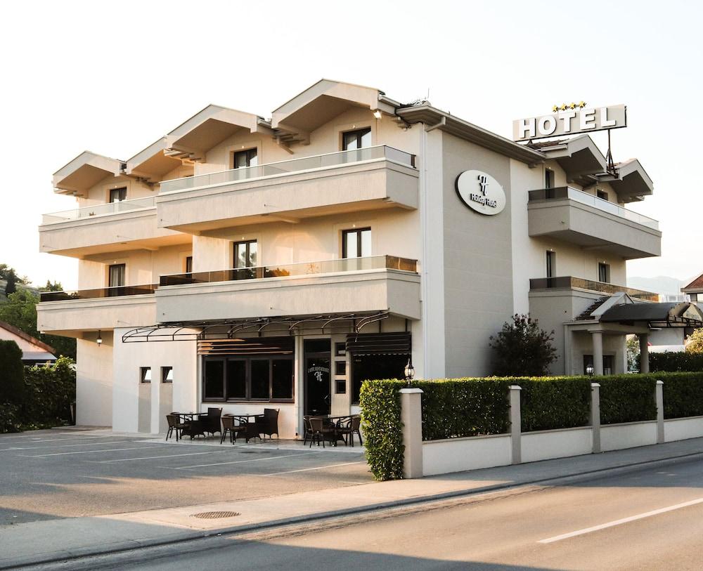 Hotel Holiday Podgorica Exterior photo